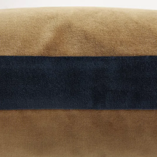 Almofada em Veludo B Velvet Boss Home Camel 43 x 43 cm