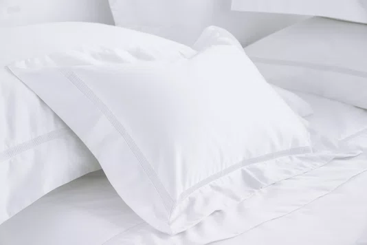 Almofada Messina 1000 Fios Trussardi Branco e Branco 30cm x 40cm