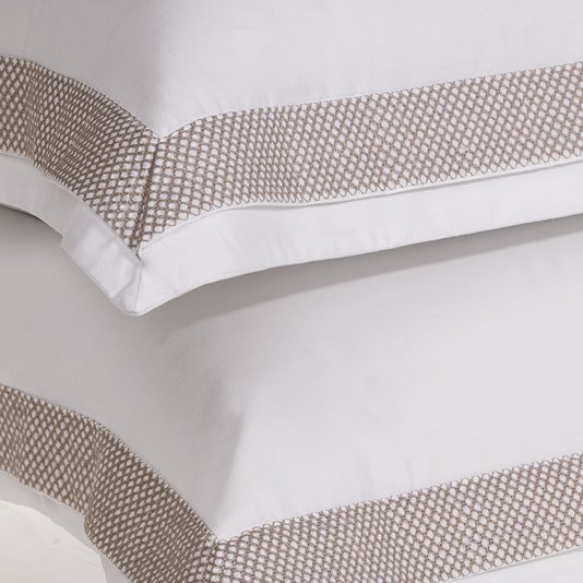 Almofada Porto 300 Fios Trussardi Branco e Legno 30 x 40 cm