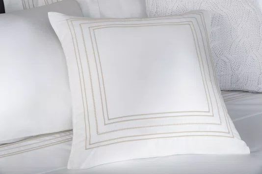 Almofada Rienzo 300 Fios Egípcio Trussardi Branco/Nocciola 45 x 45 cm