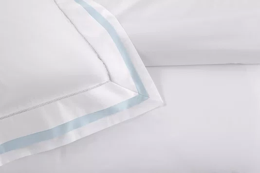 Almofada Valverde 300 Fios Trussardi Branco e Azul 35cm x 70cm