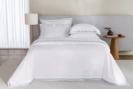 Almofada Valverde 300 Fios Trussardi Branco e Azul 35cm x 70cm