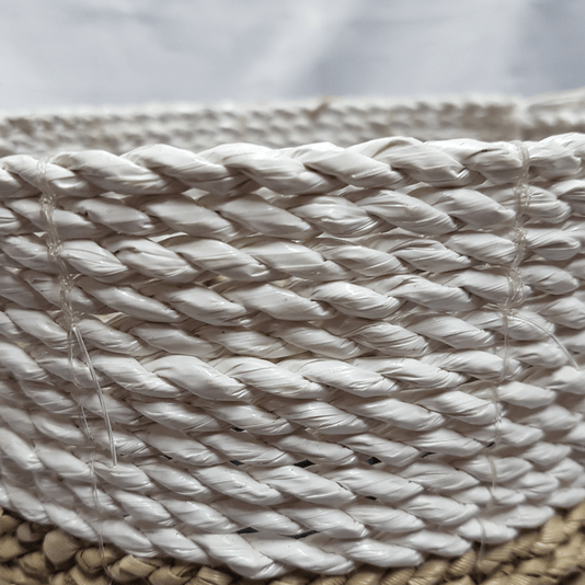Cachepot Reto em Fibra Natural Thay Thay Branco Natural e Preto