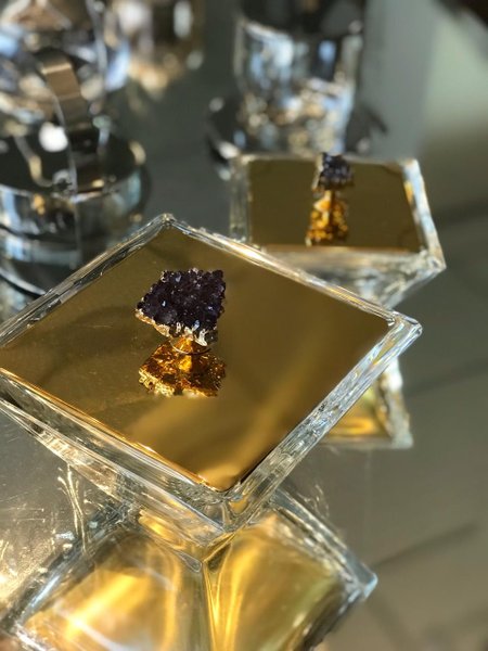 Caixa Riviera Grande Ouro 24K com Pedra Druza 20 x 20 cm