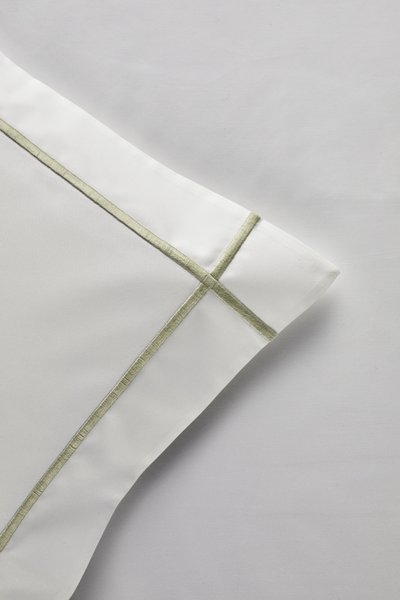 Capa de Duvet Athena Queen 500 Fios Yves Delorme Branco e Verde Sauge 2,60x2,40m