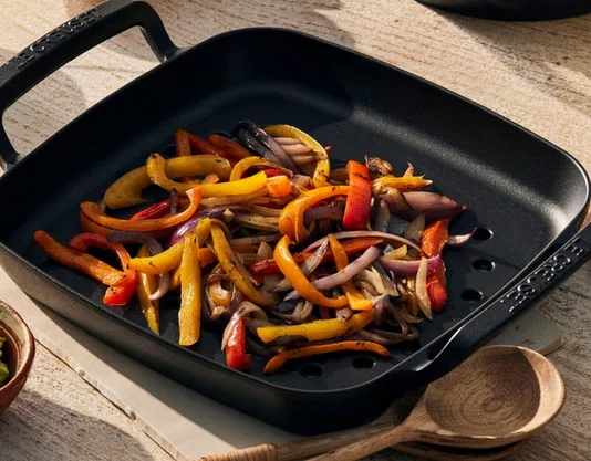 Cesta Perfurada com Alças Apine Le Creuset Matte Black 30cm