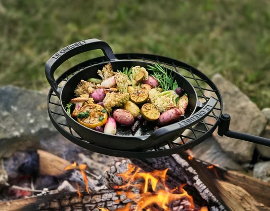 Cesta Perfurada com Alças Apine Le Creuset Matte Black 30cm