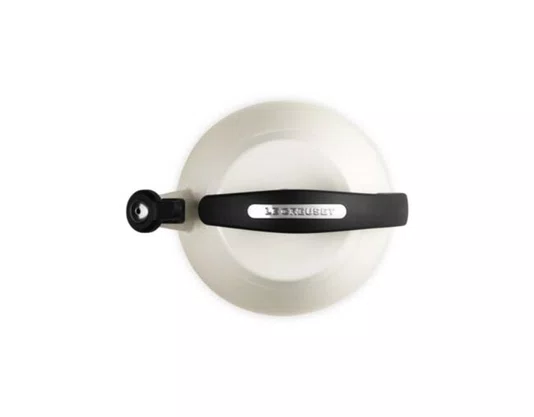 Chaleira com Apito Clochê Le Creuset Meringue 2,1 Litros