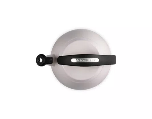 Chaleira com Apito Clochê Le Creuset Shell Pink 2,1 Litros