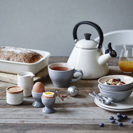 Chaleira com Apito Kone Le Creuset Meringue 1,6 Litros