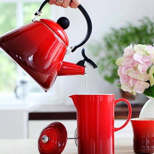 Chaleira com Apito Kone Le Creuset Vermelho 1,6 Litros