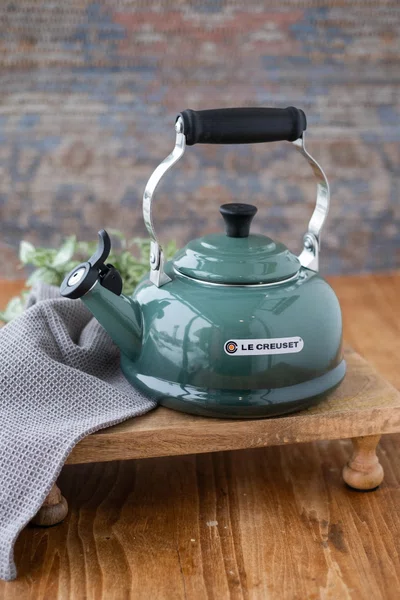 Chaleira com Apito Tradicional Le Creuset 1,6 Litros Artichaut
