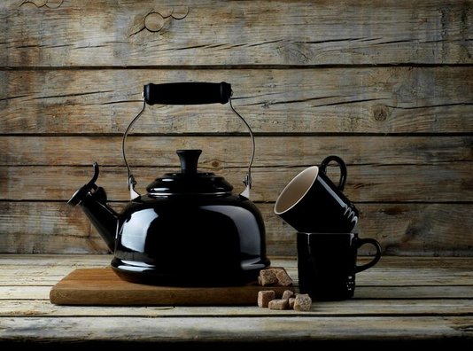 Chaleira com Apito Tradicional Le Creuset Black Onix 1,6 Litros