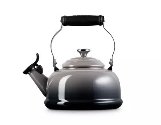 Chaleira com Apito Tradicional Pegador Inox Le Creuset Flint 1,6 Litros