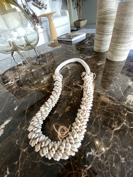 Colar de Mesa Buzio Conchas e Crochet Thay Thay