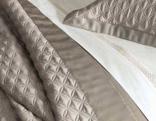 Colcha Queen Tommaso 300 Fios Trussardi Platino 2,70x2,60m
