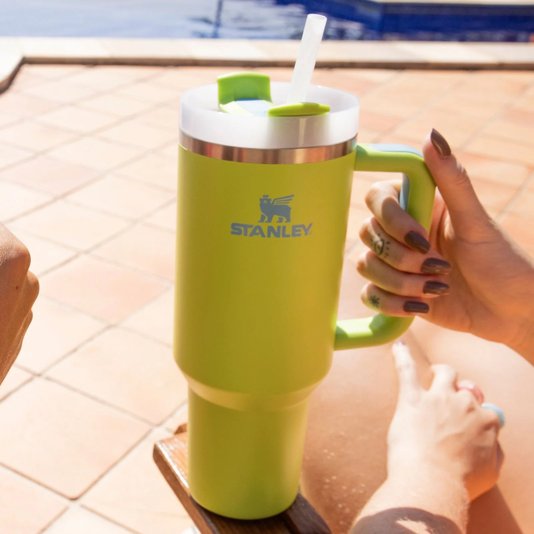 Copo Quencher Térmico com Canudo Stanley Bright Lime 1,18 litros
