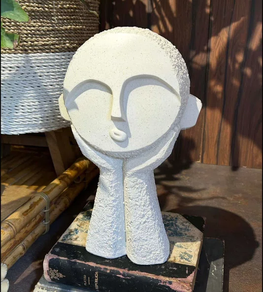 Escultura em Resina Lucatti 29 x 19 x 14 cm