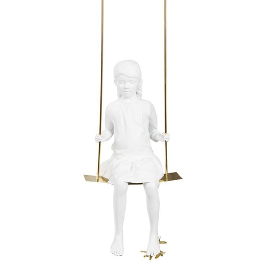 Escultura Menina no Balanço Sui Objetos
