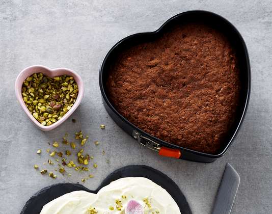 Forma Para Bolo em Formato de Coração Fundo Removível Le Creuset 26 cm