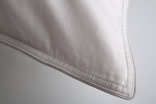 Fronha 59st By The Bed 300 Fios Off White 50x70 cm