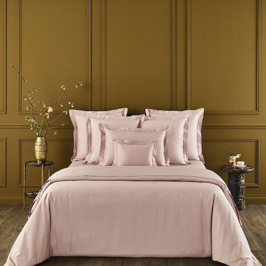 Fronha Triomphe 300 Fios Algodão Orgânico Yves Delorme Rosa Chá 65x65cm