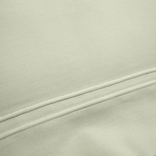 Fronha Triomphe 300 Fios Algodão Orgânico Yves Delorme Verde Sauge 50x75cm
