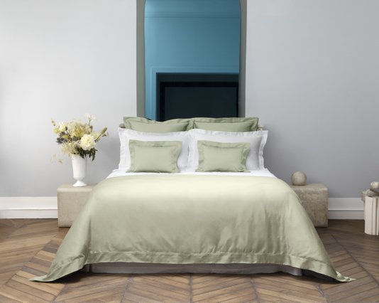 Fronha Triomphe 300 Fios Algodão Orgânico Yves Delorme Verde Sauge 50x75cm