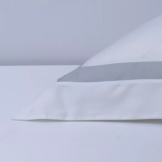 Fronha 50x70CM Turin 300 Fios Artelassê Branco/Cinza Brita