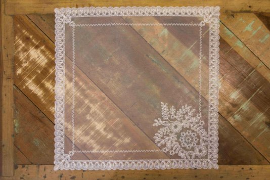 Guardanapo de Tule Bordado Manu Fisch Off White 51 cm
