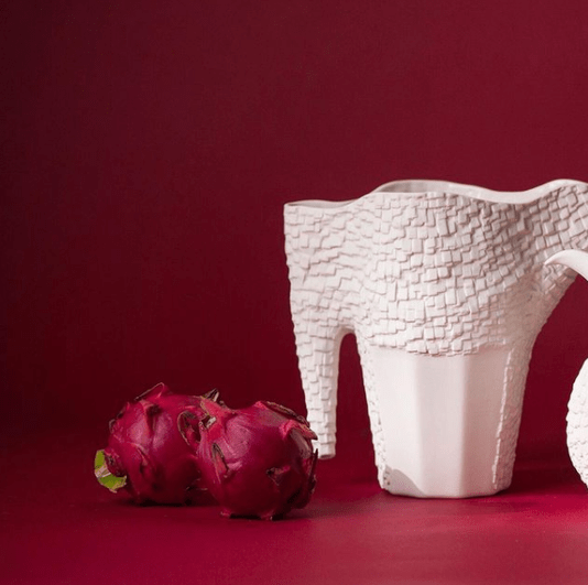 Jarra Luz e Sombra em Porcelana Nicole Toldi 27 cm