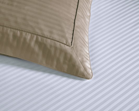 Jogo 02 Fronhas Fratelli 300 Fios Trussardi Nocciola 50 x 70 cm