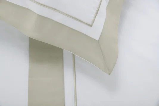Jogo 2 Fronhas Fiesole 200 Fios Trussardi Branco e Grigio 50cm x 70cm