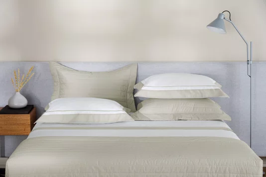 Jogo 2 Fronhas Fiesole 200 Fios Trussardi Branco e Grigio 50cm x 70cm