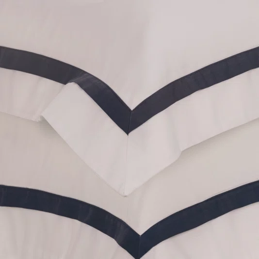 Jogo Cama Casal Vercelli 300 Fios Trussardi Branco e Azul Siciliano 220cm x 280cm