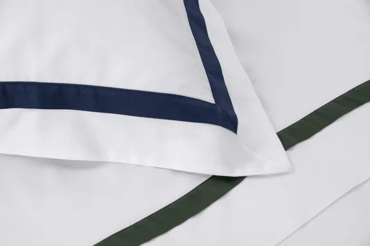 Jogo Cama Casal Vercelli 300 Fios Trussardi Branco e Azul Siciliano 220cm x 280cm