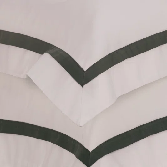 Jogo Cama Casal Vercelli 300 Fios Trussardi Branco e Fogli 220cm x 280cm