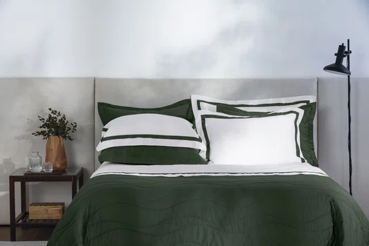 Jogo Cama Casal Vercelli 300 Fios Trussardi Branco e Fogli 220cm x 280cm