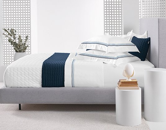 Jogo Cama Queen Cetim 300 Fios Fortore Trussardi Branco/Marinho 2,40 X 2,60 m