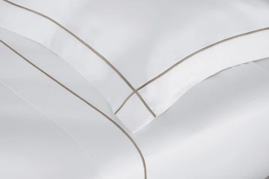 Jogo Cama Queen Girelli Bambu 300 Fios Trussardi Branco e Nocciola 240cm x 280cm