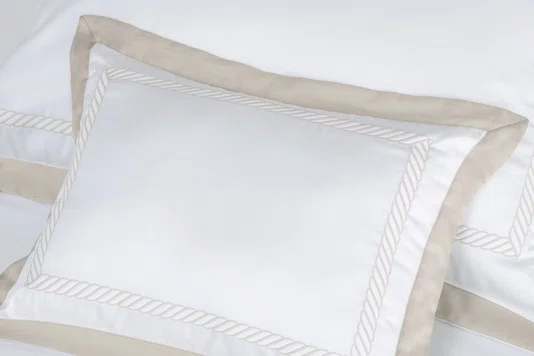 Jogo Cama Queen Mondello 600 Fios Trussardi Branco e Moonbean 240cm x 280cm