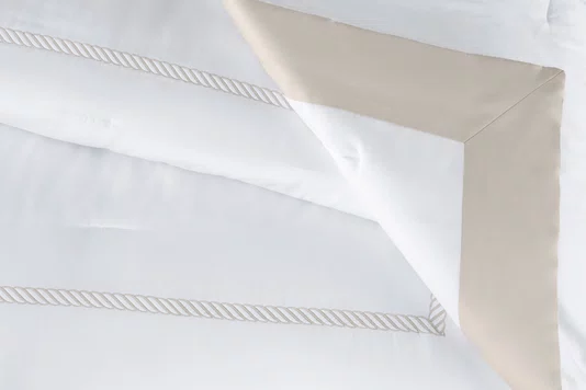 Jogo Cama Queen Mondello 600 Fios Trussardi Branco e Moonbean 240cm x 280cm