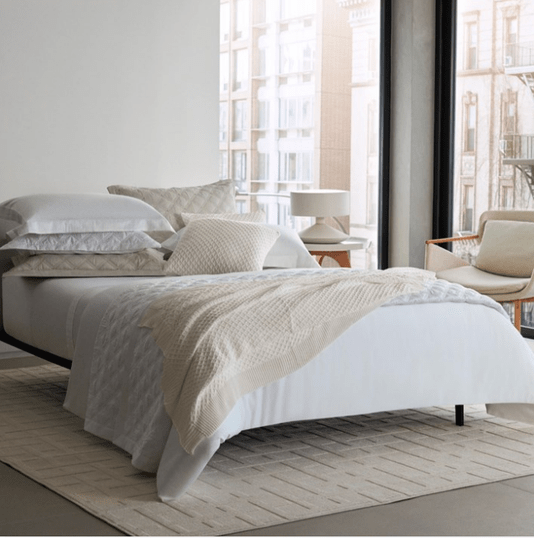 Jogo de Cama Queen The East V 300 Fios By The Bed Branco e Bege 2,40m X 2,60m