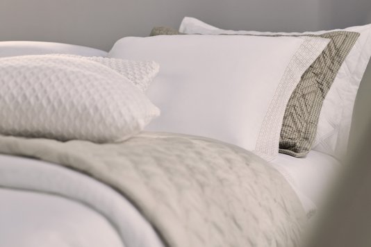 Jogo de Cama Super King 300 Fios The 325 Kent By The Bed Branco e Cinza