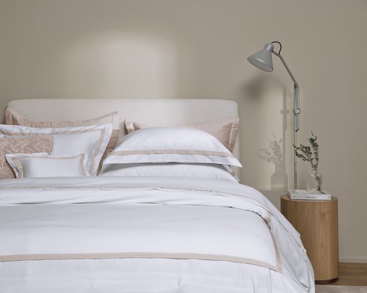 Jogo De Cama Super King Verselli 300 Fios Trussardi Branco/Rose 2,80 x 2,80 m