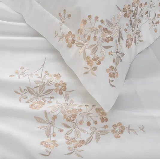 Jogo de Colcha Queen Anicia 300 Fios Egípcio Trussardi Branco 2,60 x 2,80 m