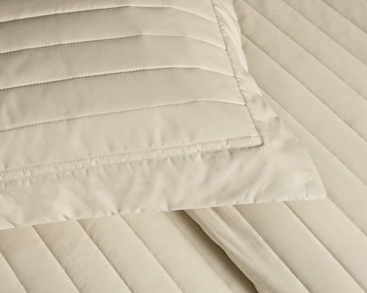 Jogo De Colcha Queen Monteleoni 200 Fios Trussardi Crema 2,40 x 2,60 m