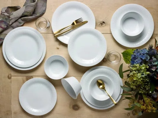 Jogo de Jantar 18 Peças em Porcelana Noritake Branco