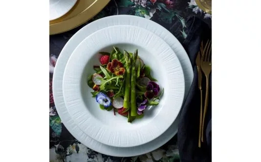 Jogo de Jantar 18 Peças em Porcelana Noritake Branco