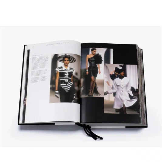 Livro Chanel - Catwalk: The Complete Collections